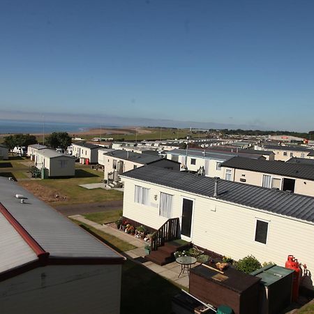Red Lion Holiday Park 아브로스 외부 사진