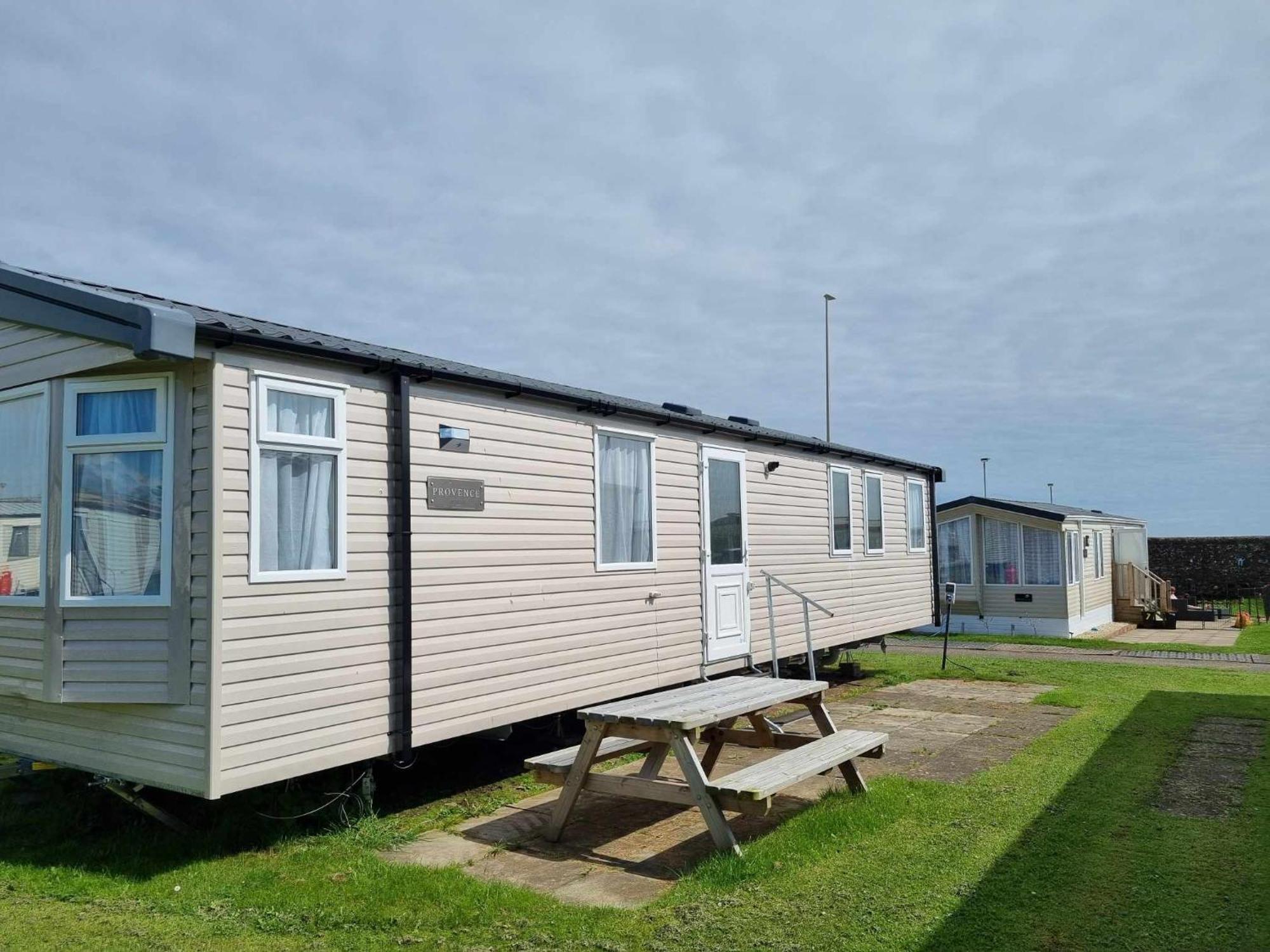 Red Lion Holiday Park 아브로스 외부 사진