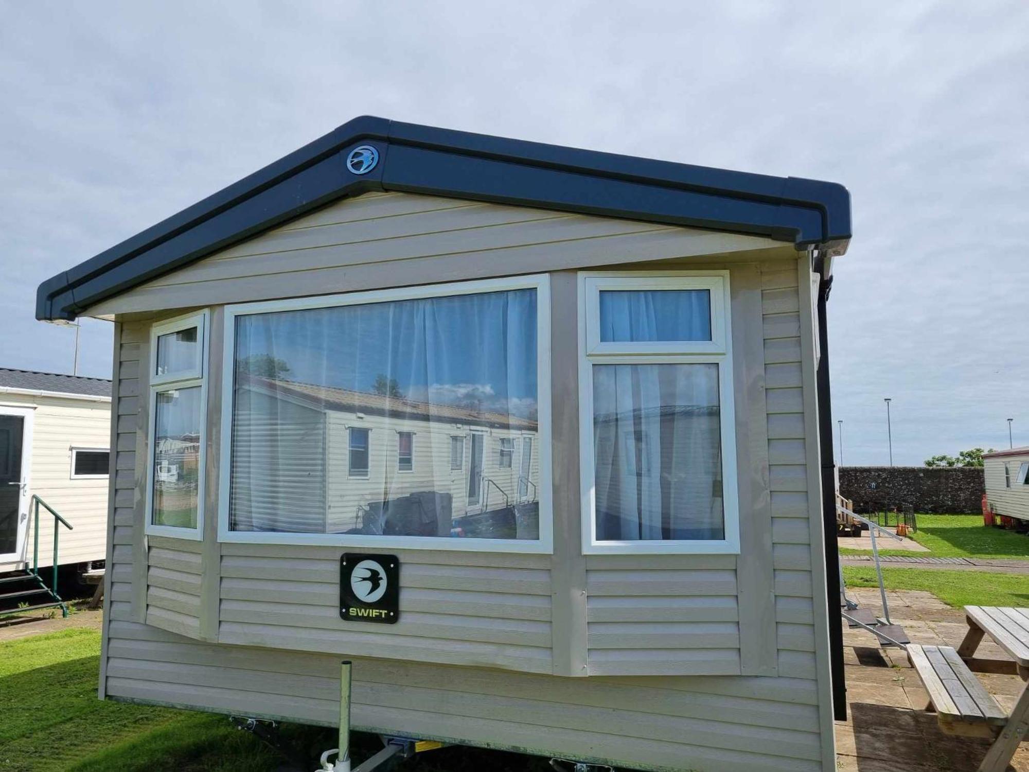 Red Lion Holiday Park 아브로스 외부 사진