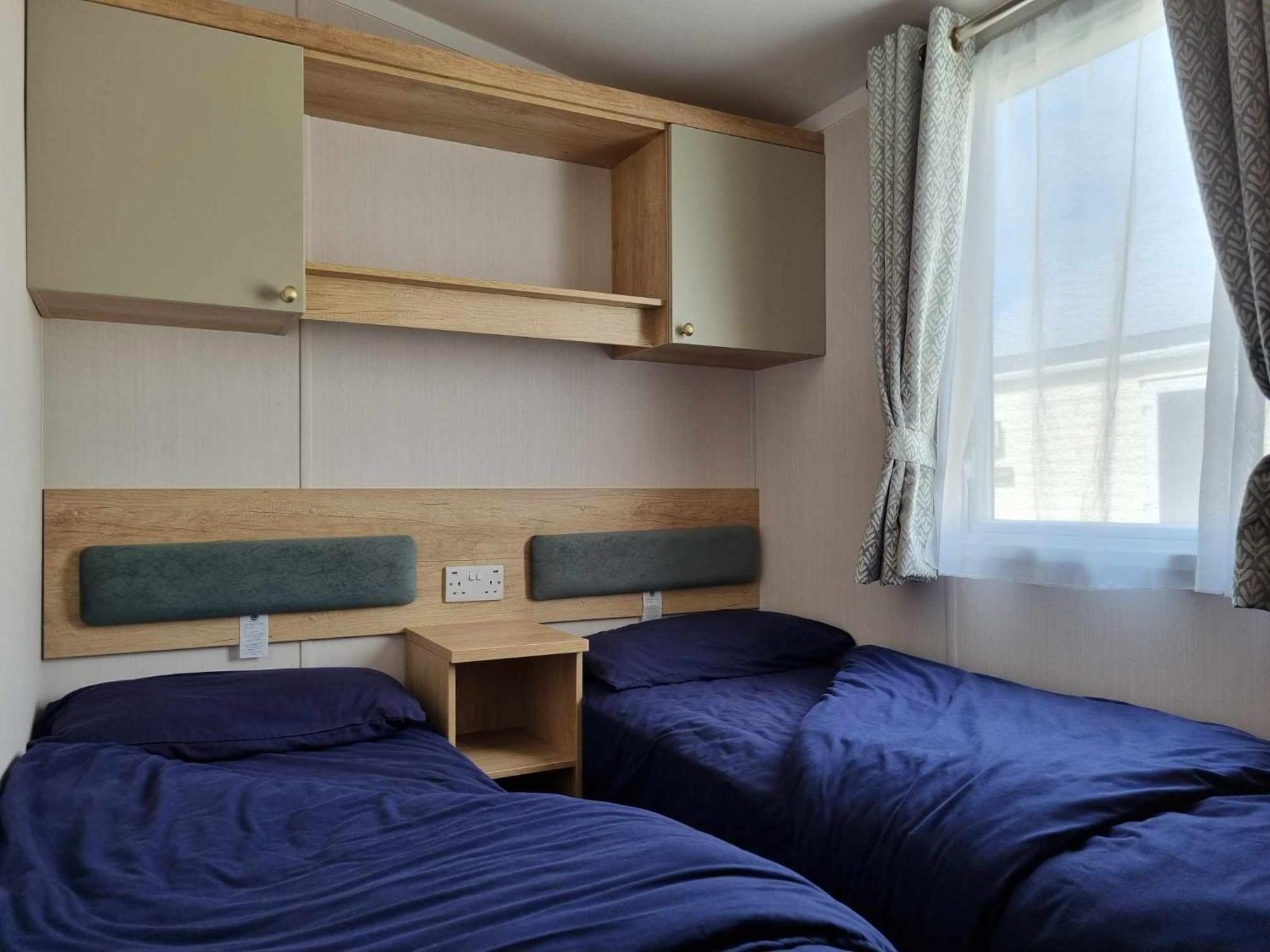 Red Lion Holiday Park 아브로스 외부 사진