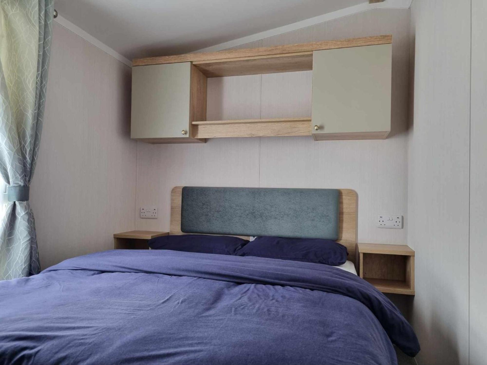 Red Lion Holiday Park 아브로스 외부 사진