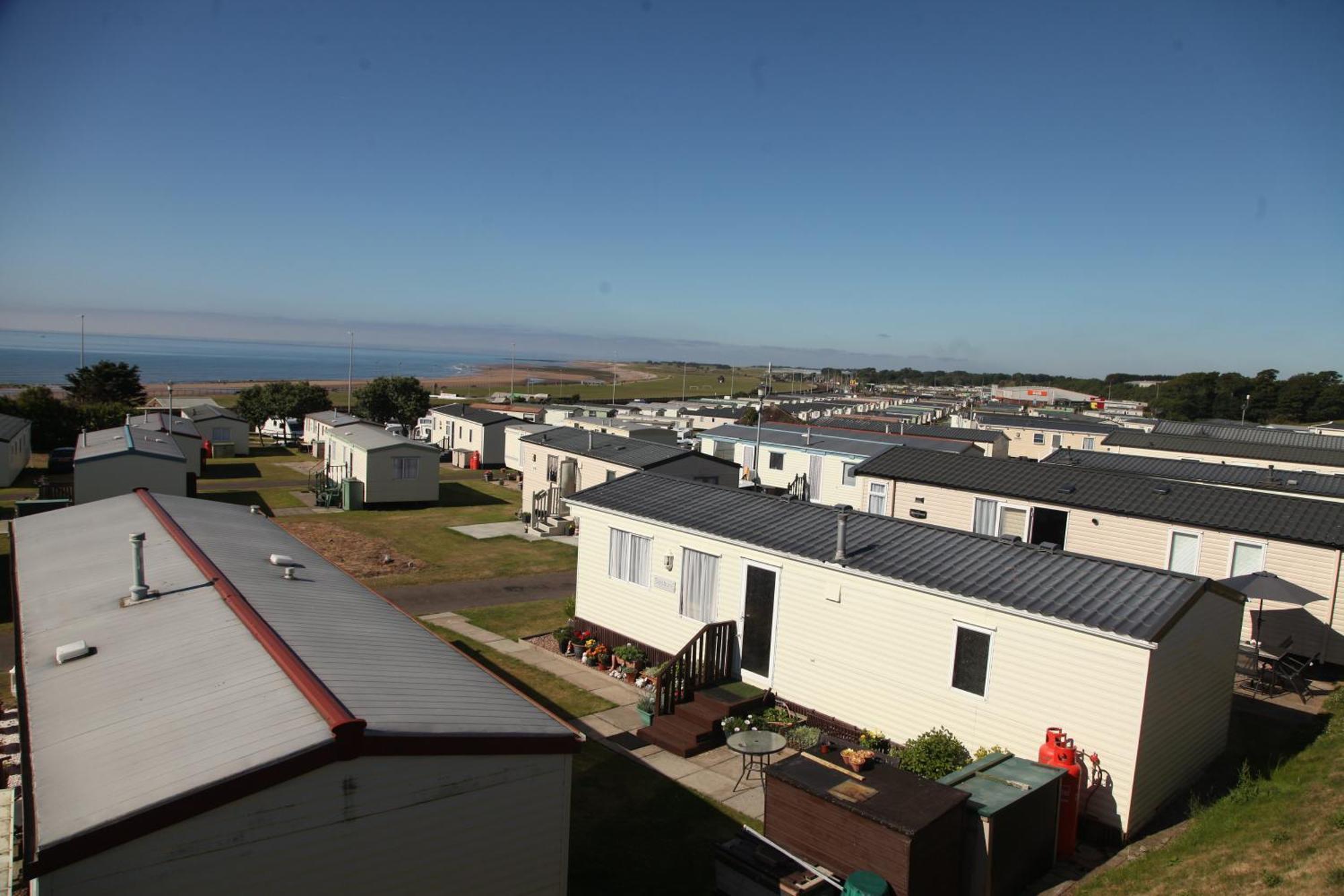 Red Lion Holiday Park 아브로스 외부 사진