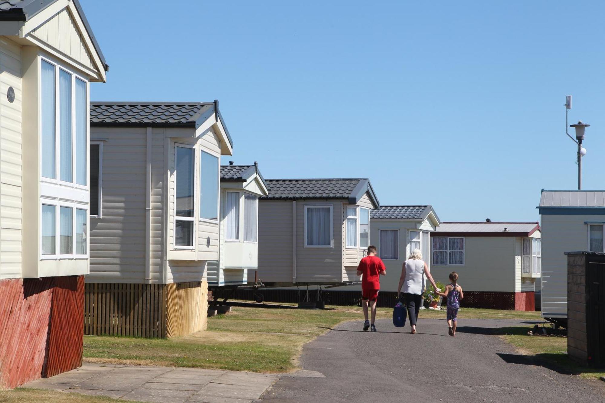 Red Lion Holiday Park 아브로스 외부 사진