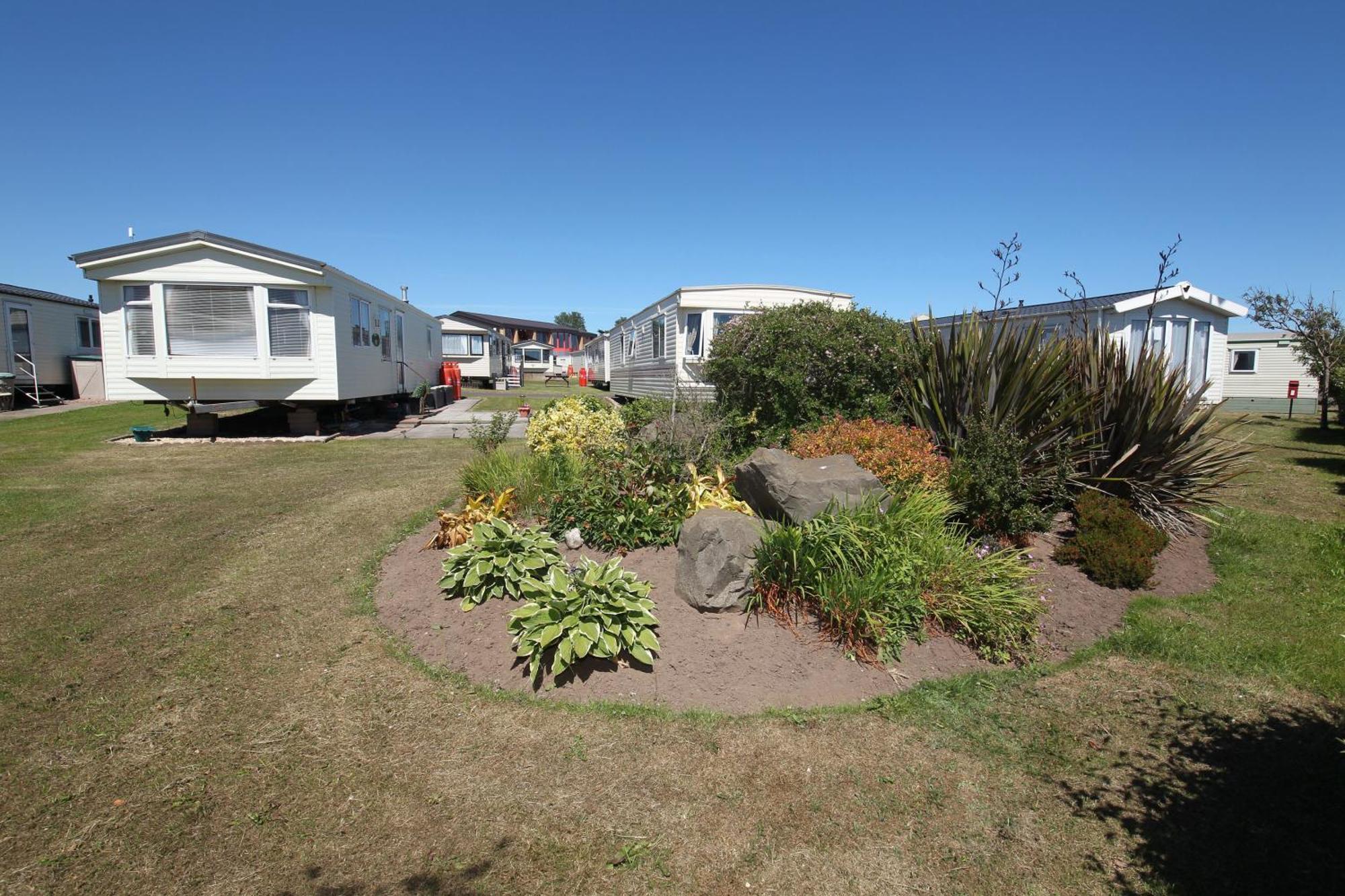 Red Lion Holiday Park 아브로스 외부 사진