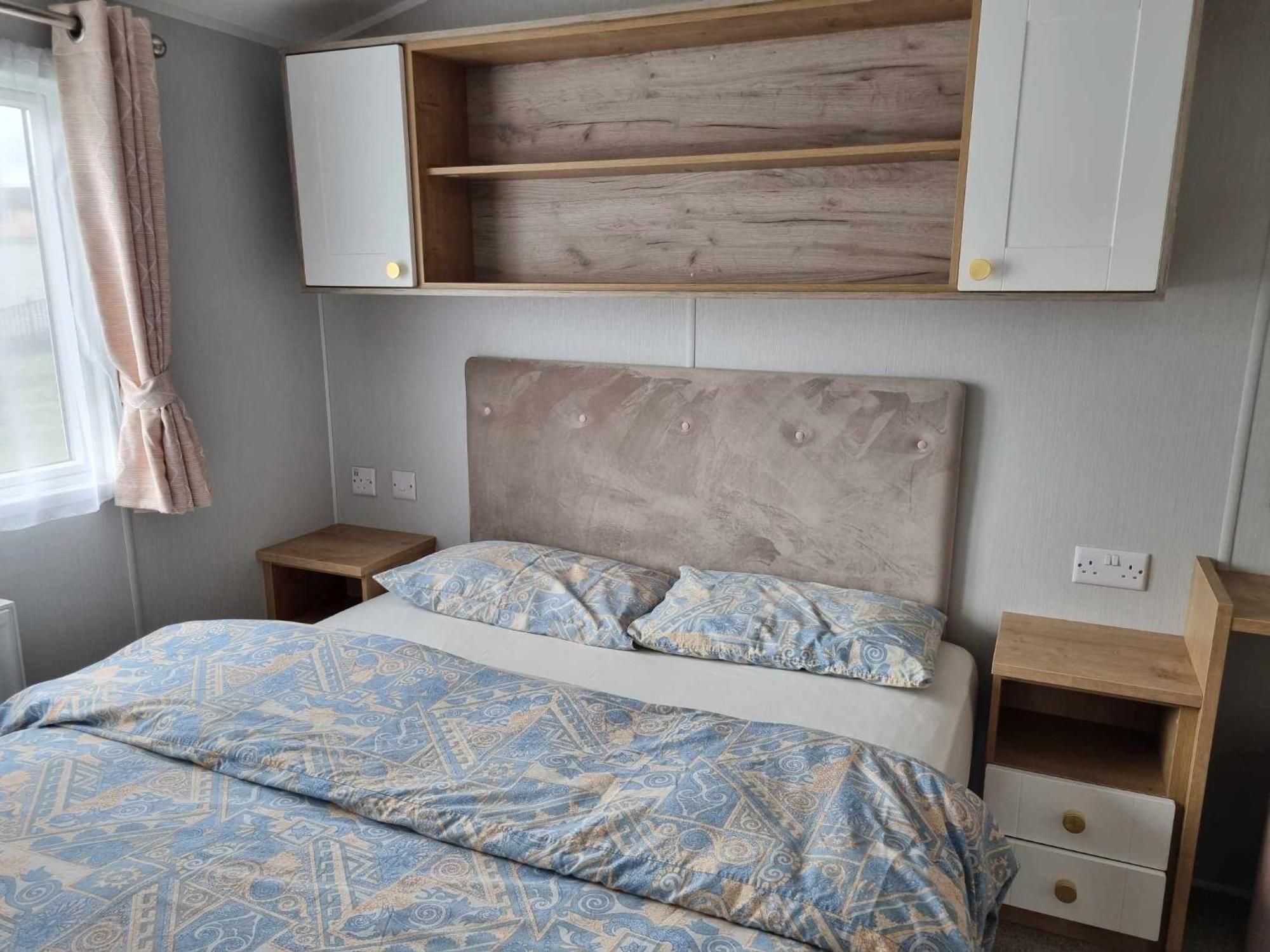 Red Lion Holiday Park 아브로스 외부 사진