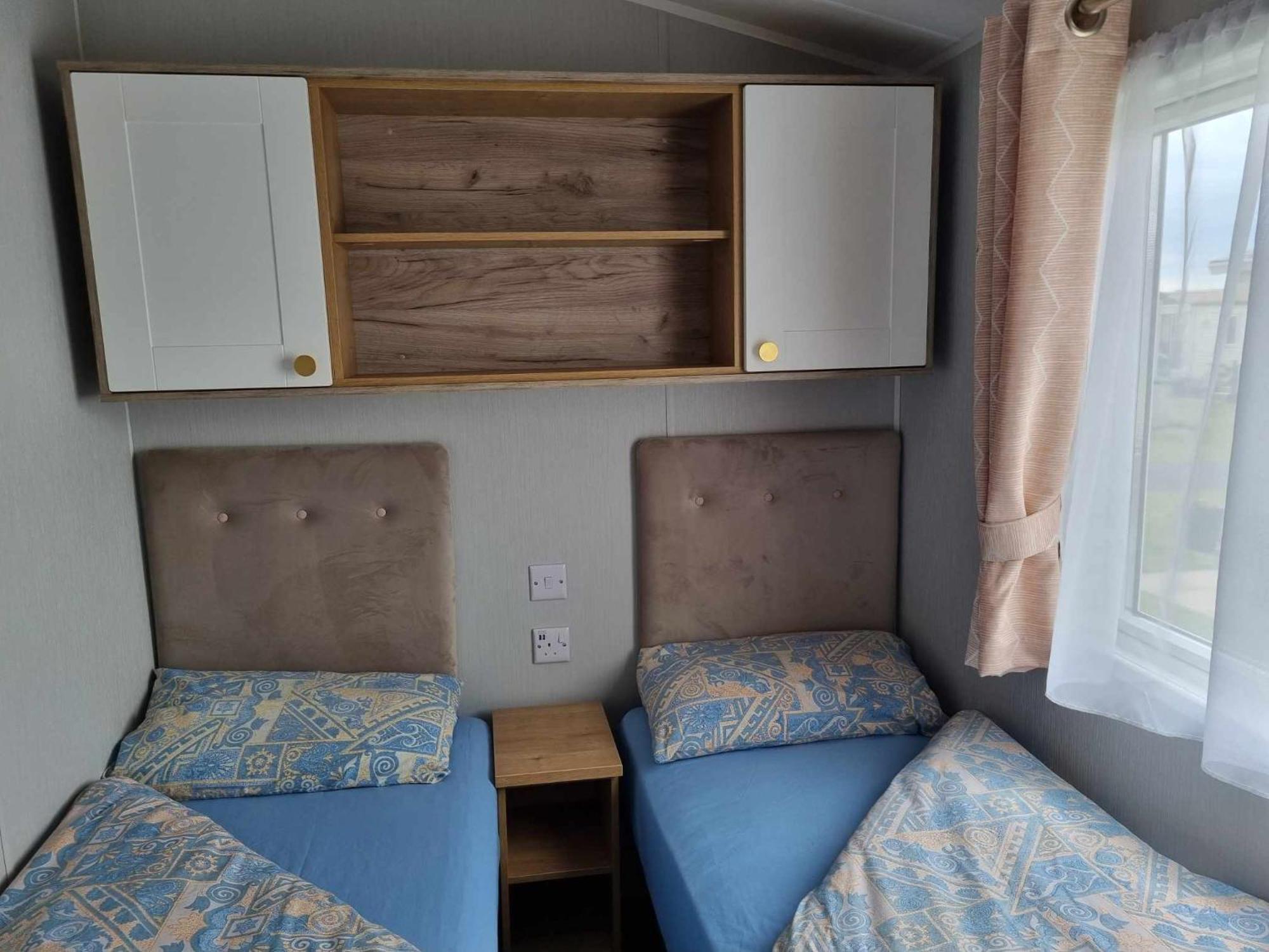 Red Lion Holiday Park 아브로스 외부 사진