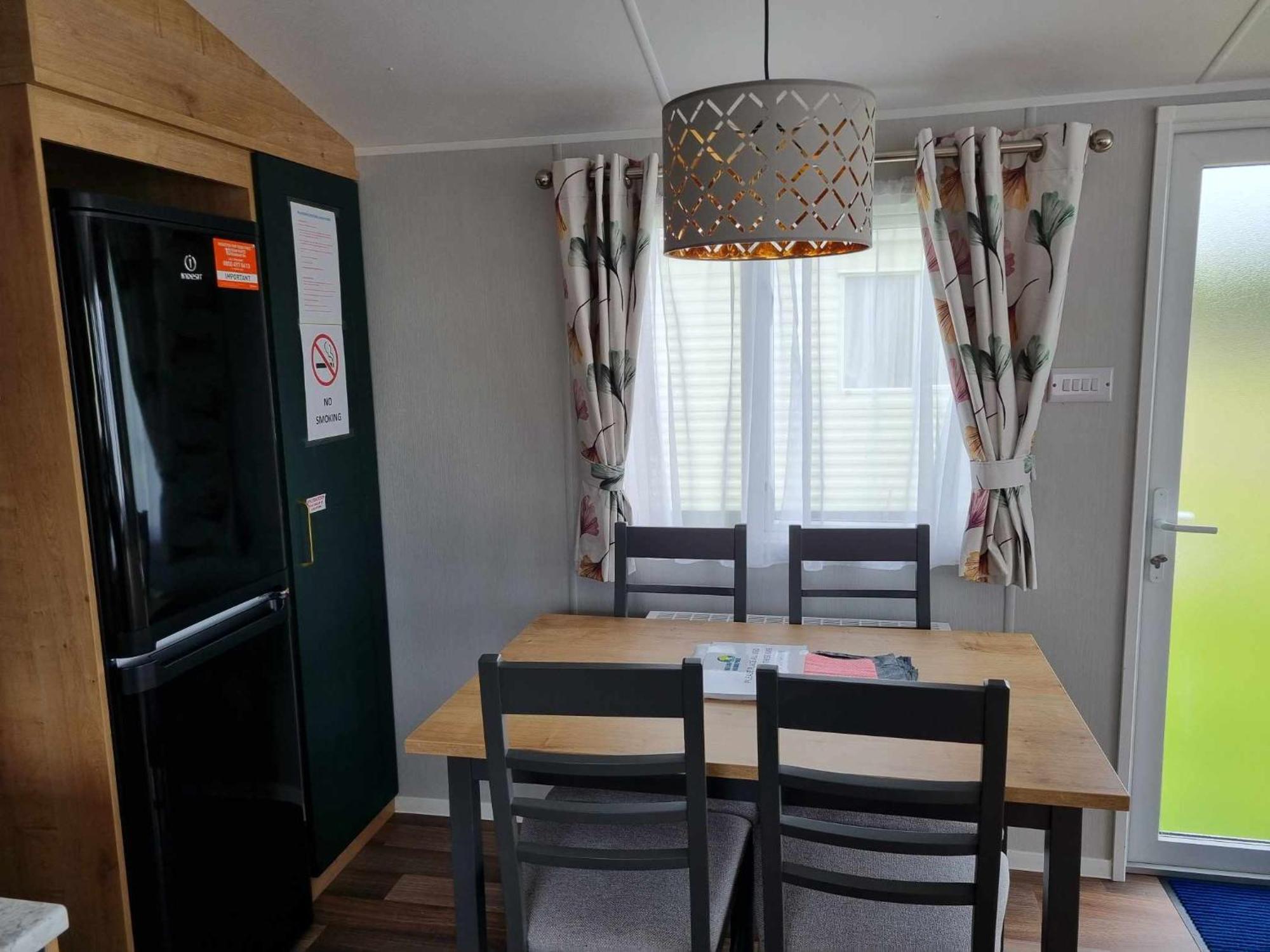 Red Lion Holiday Park 아브로스 외부 사진