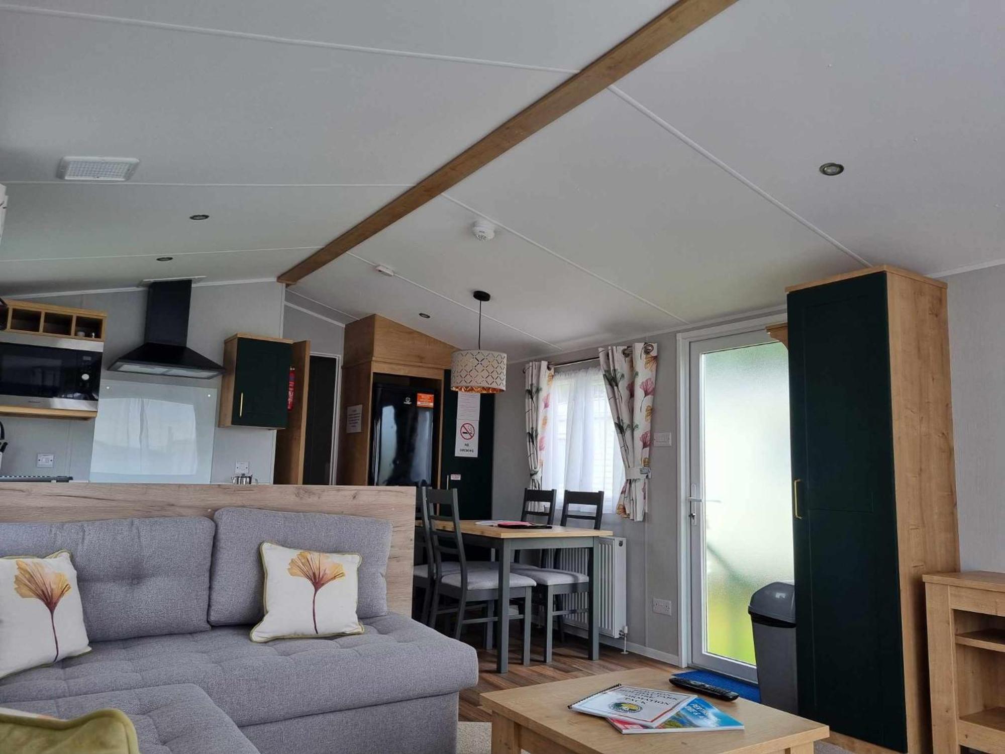 Red Lion Holiday Park 아브로스 외부 사진