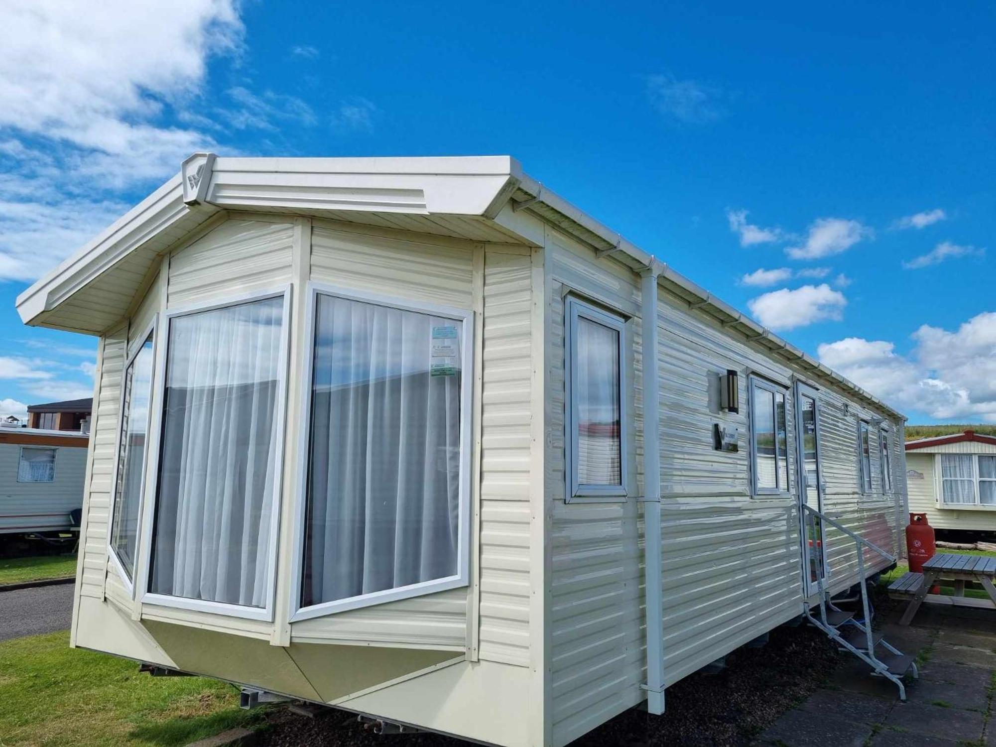 Red Lion Holiday Park 아브로스 외부 사진
