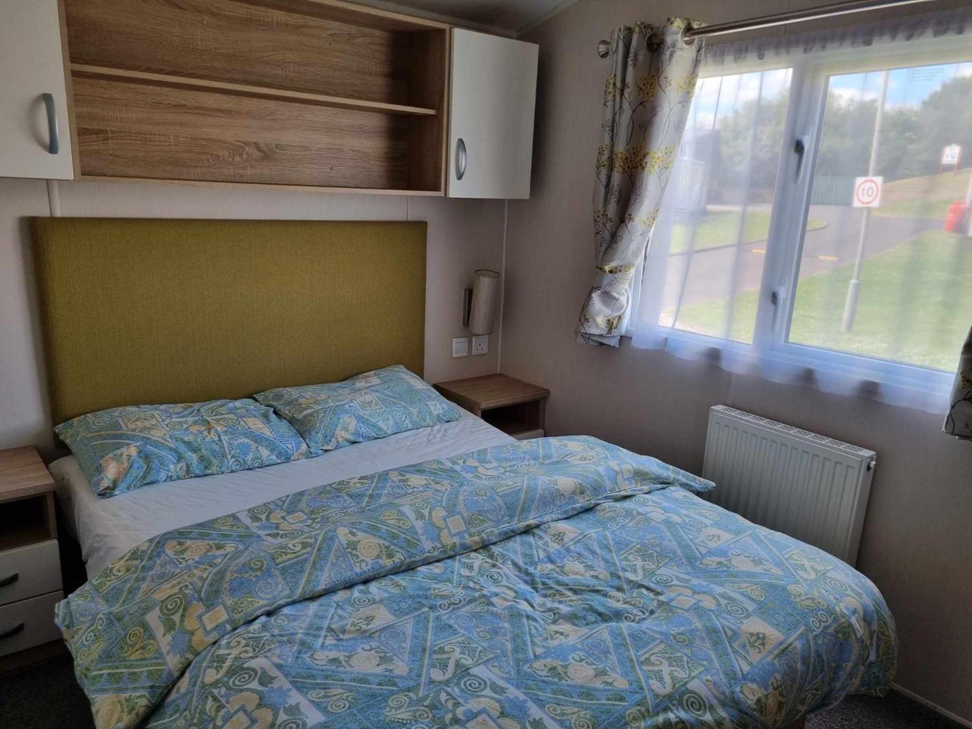 Red Lion Holiday Park 아브로스 외부 사진