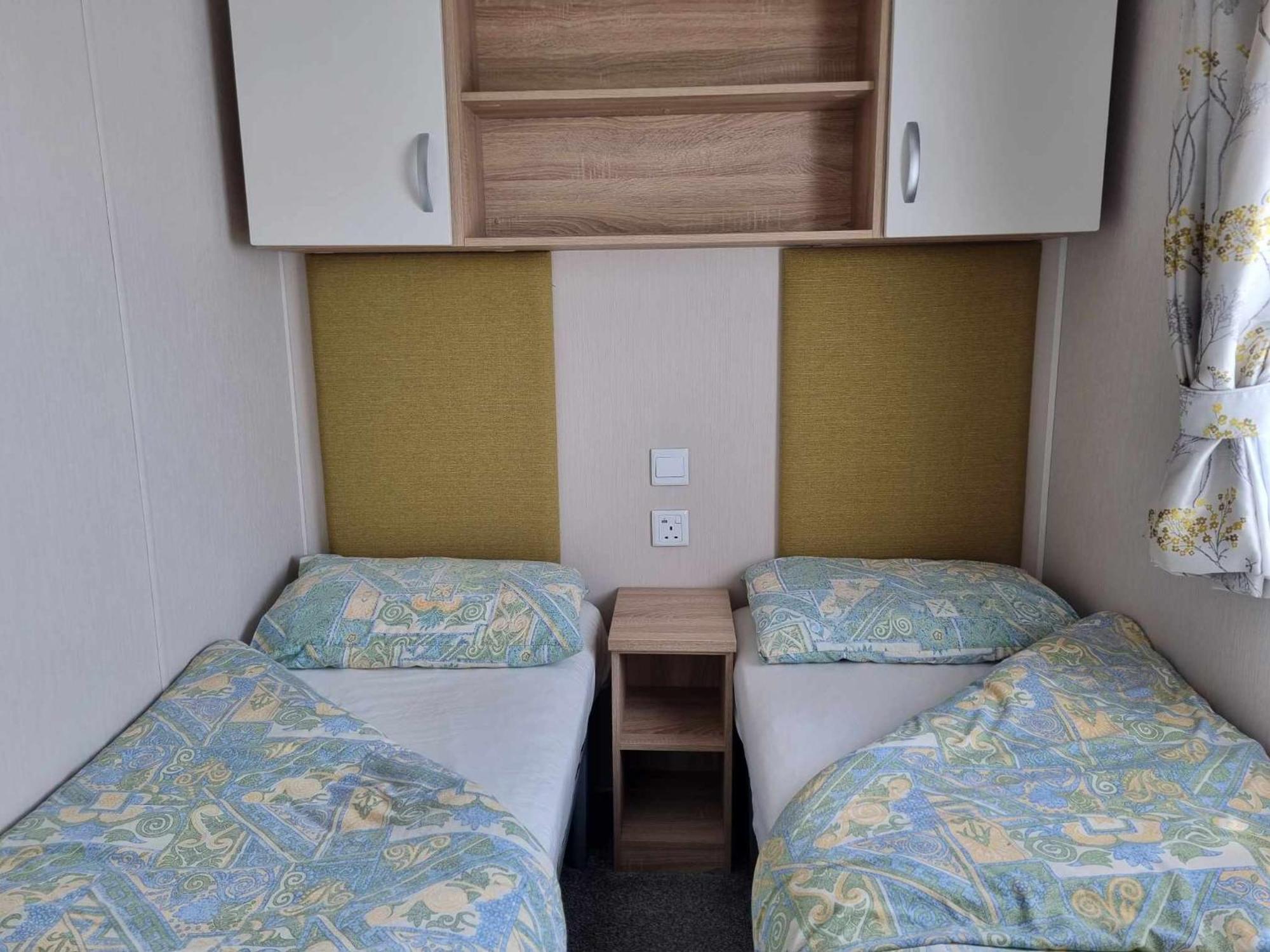 Red Lion Holiday Park 아브로스 외부 사진