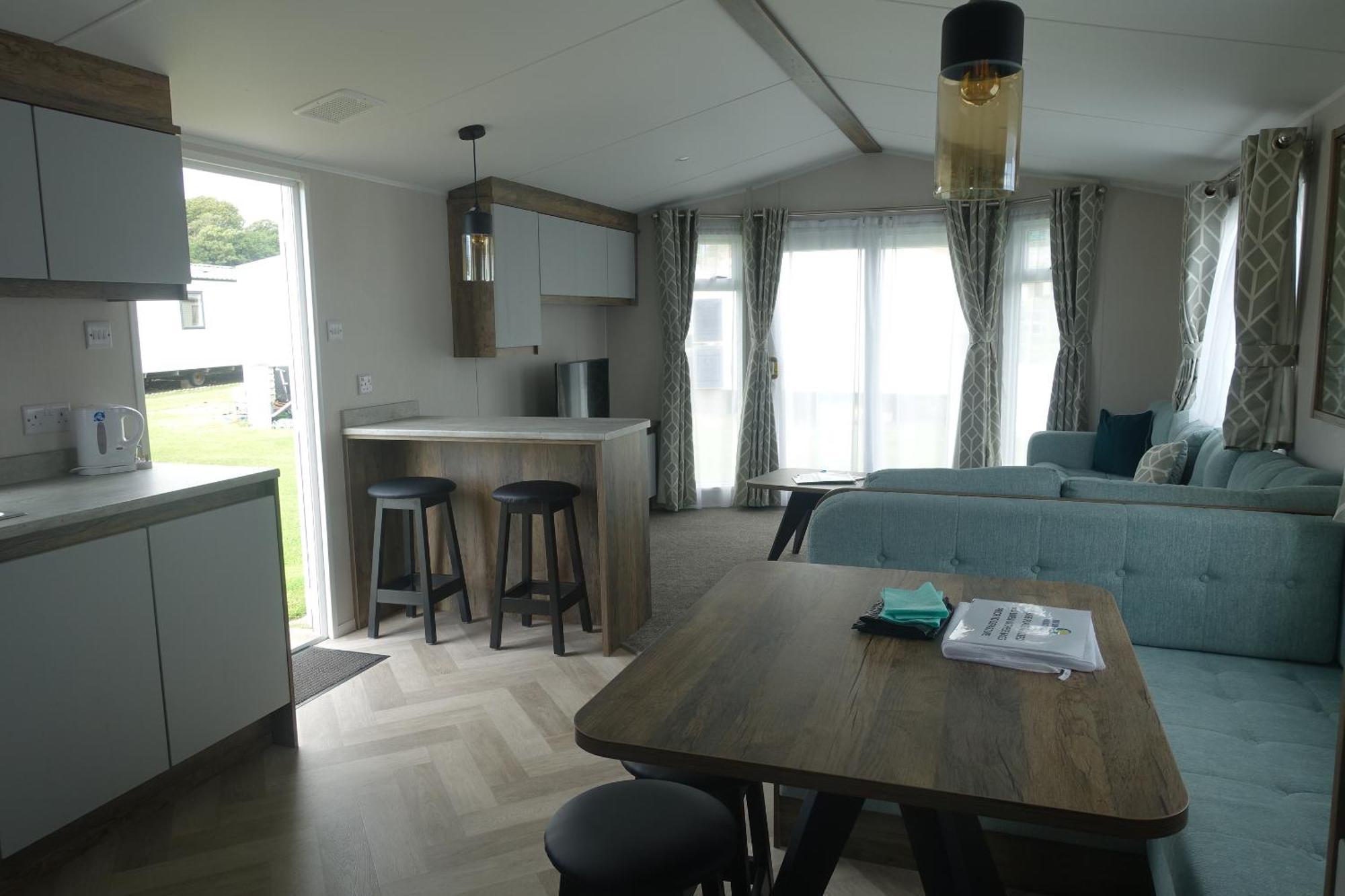 Red Lion Holiday Park 아브로스 외부 사진