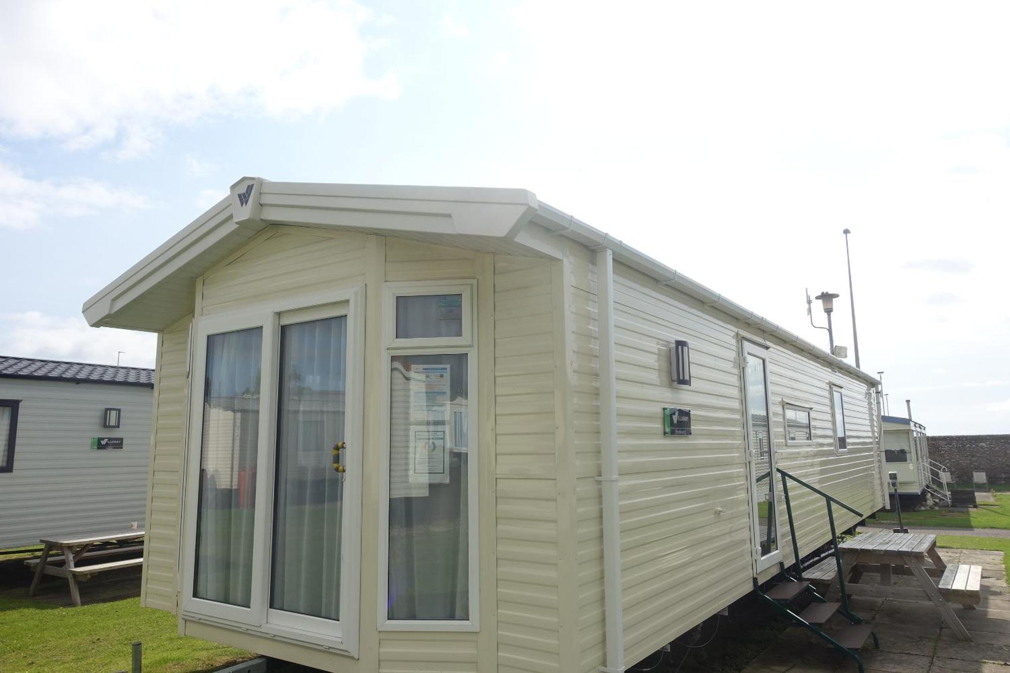 Red Lion Holiday Park 아브로스 외부 사진