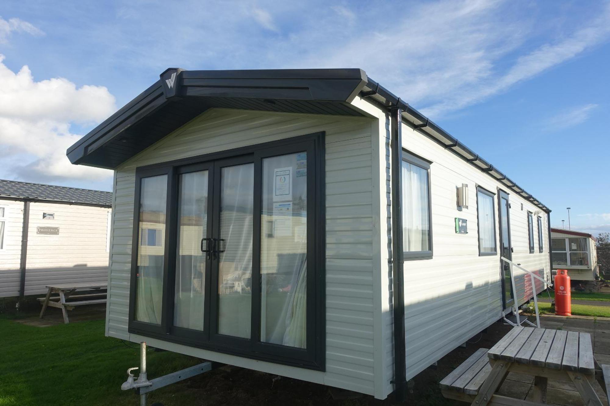 Red Lion Holiday Park 아브로스 외부 사진
