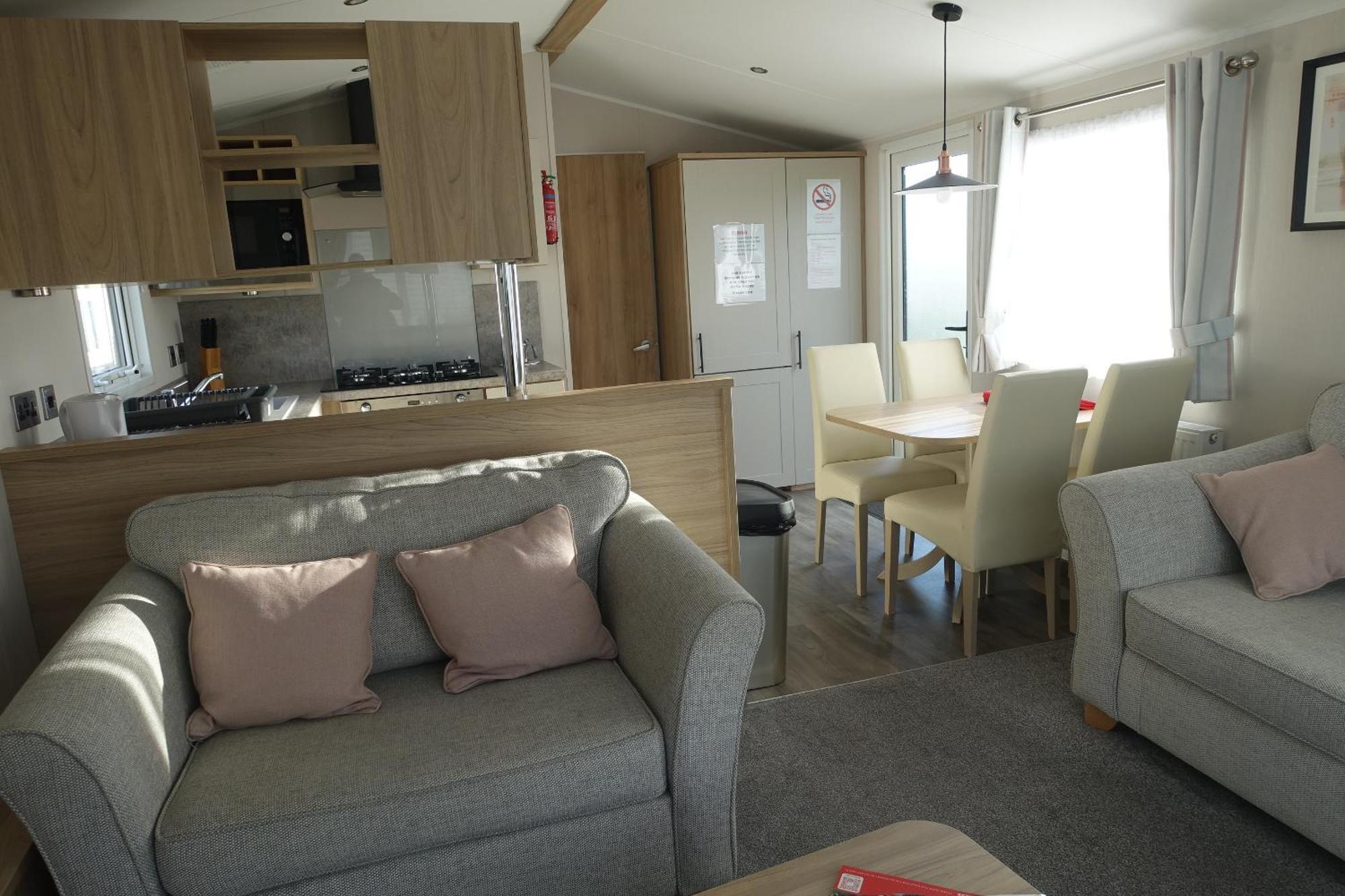 Red Lion Holiday Park 아브로스 외부 사진