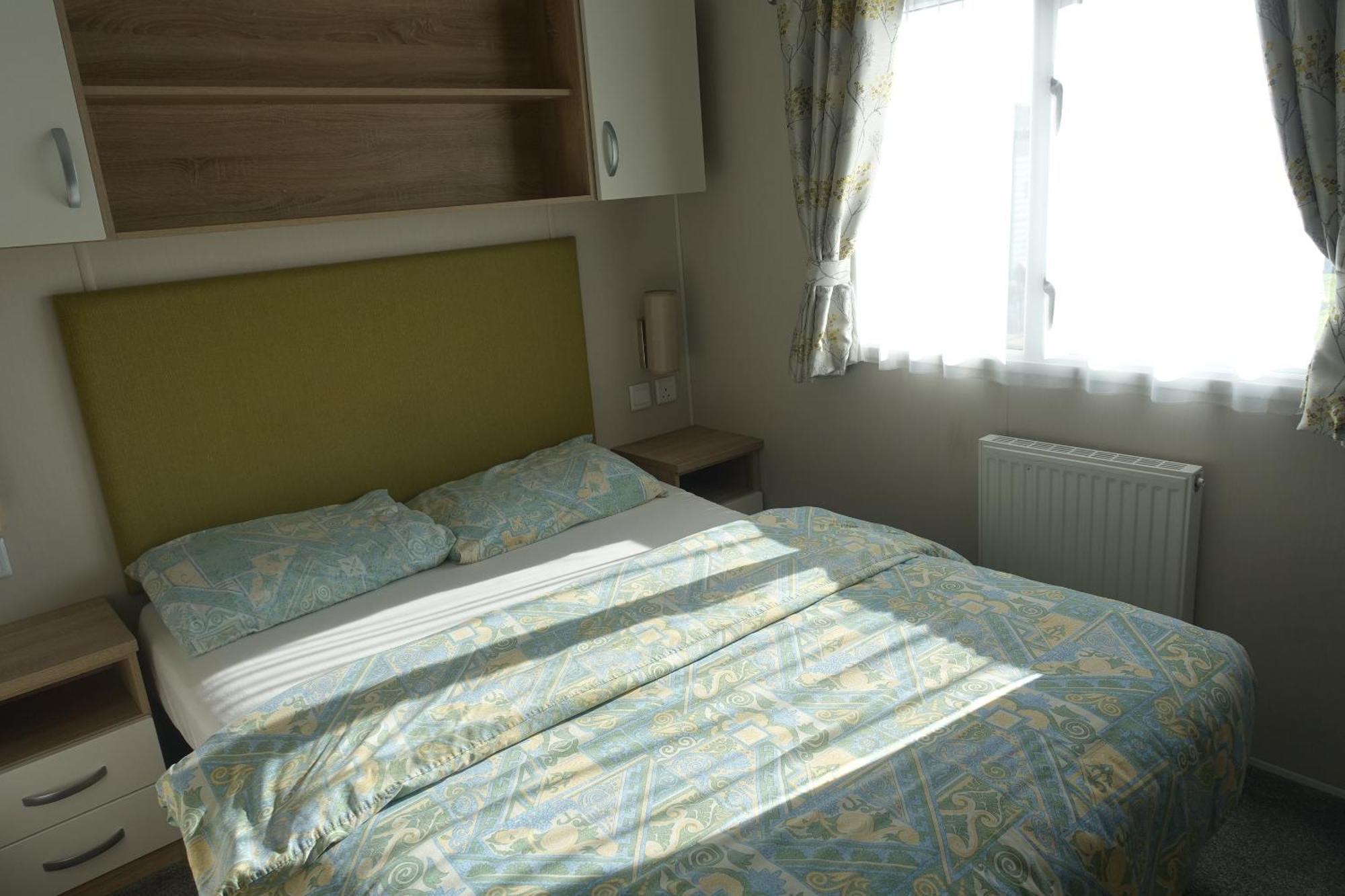 Red Lion Holiday Park 아브로스 외부 사진
