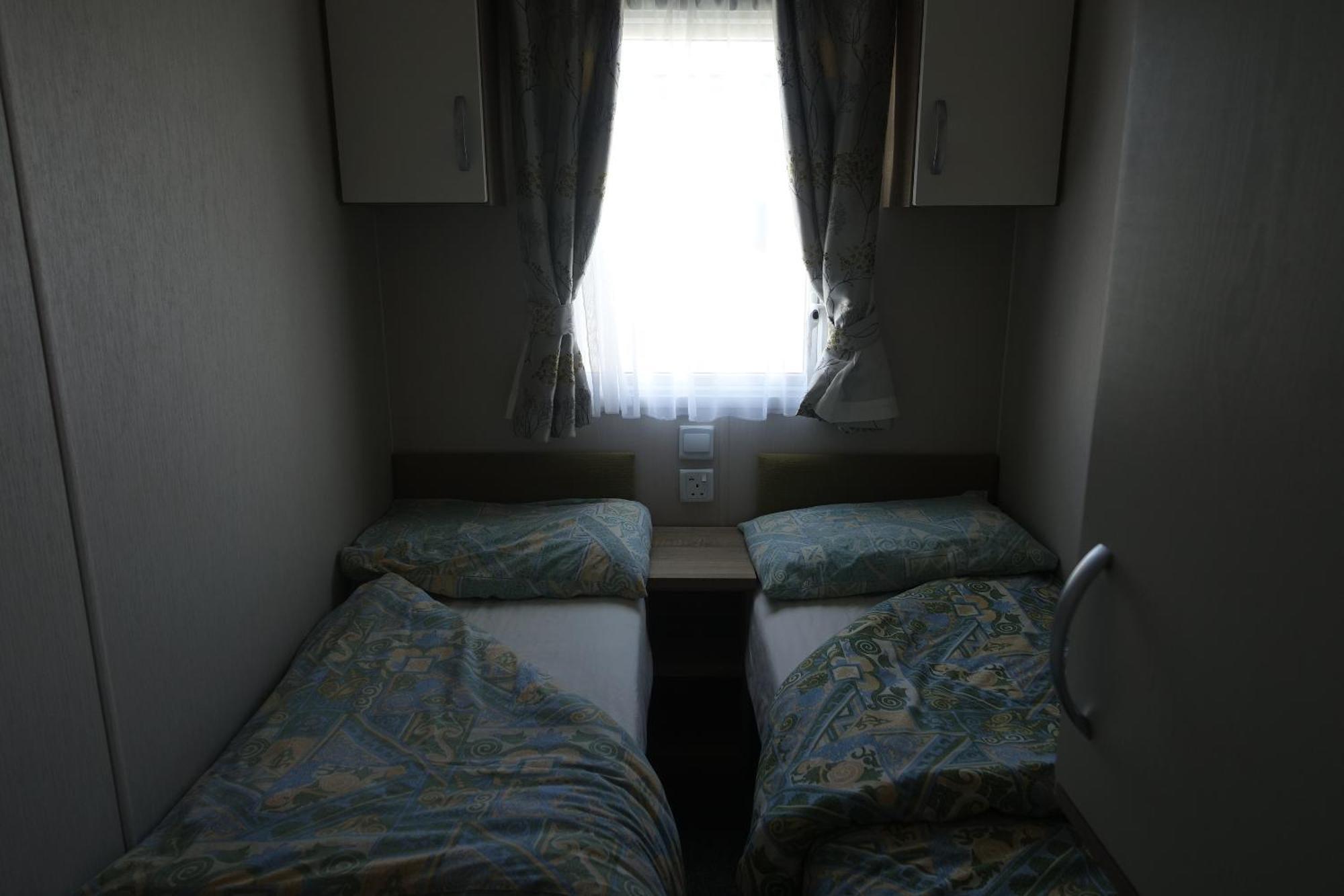 Red Lion Holiday Park 아브로스 외부 사진