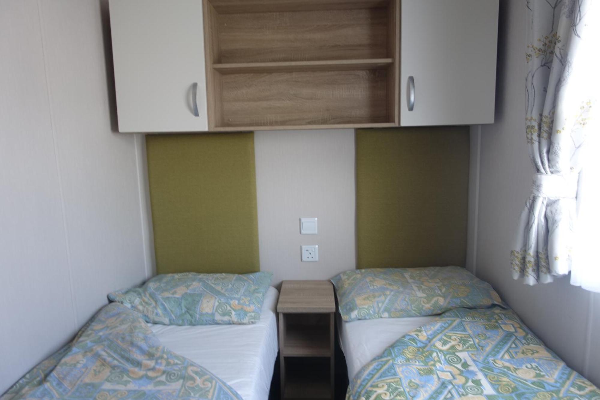 Red Lion Holiday Park 아브로스 외부 사진