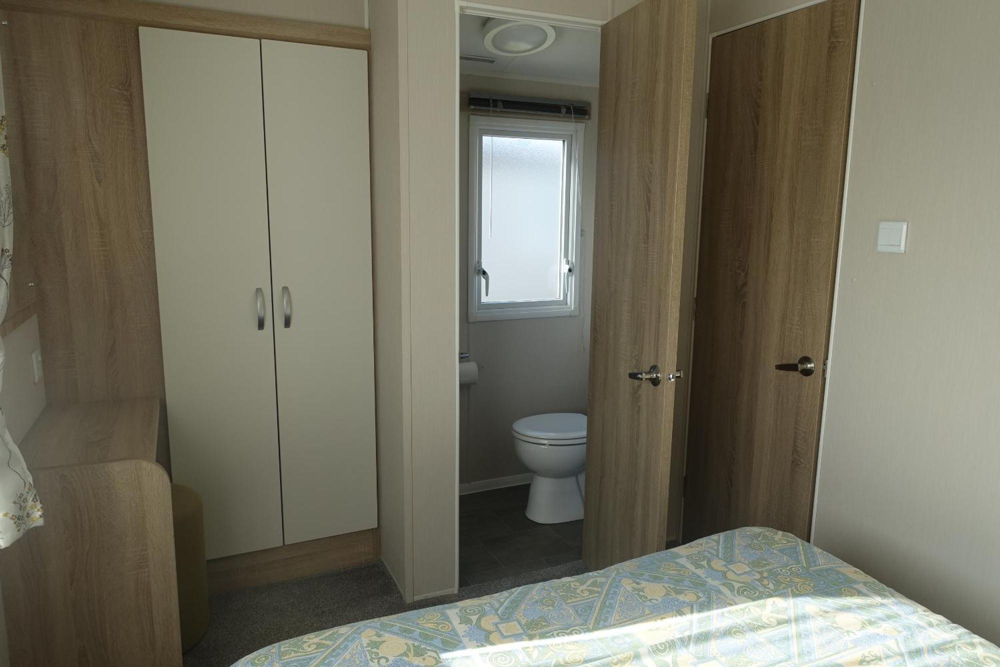 Red Lion Holiday Park 아브로스 외부 사진