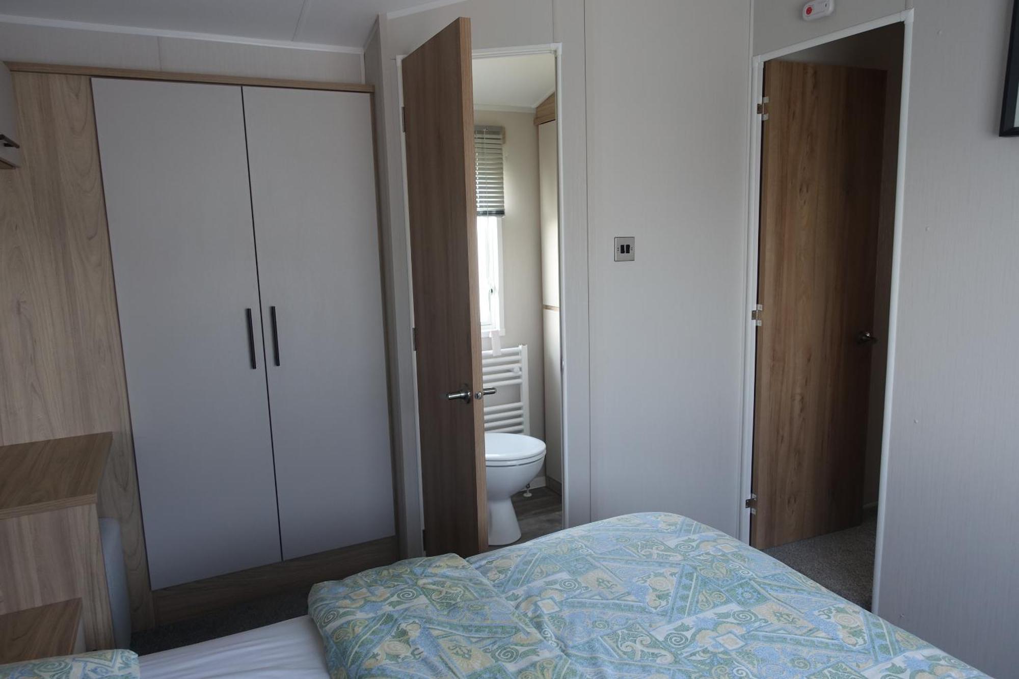Red Lion Holiday Park 아브로스 외부 사진
