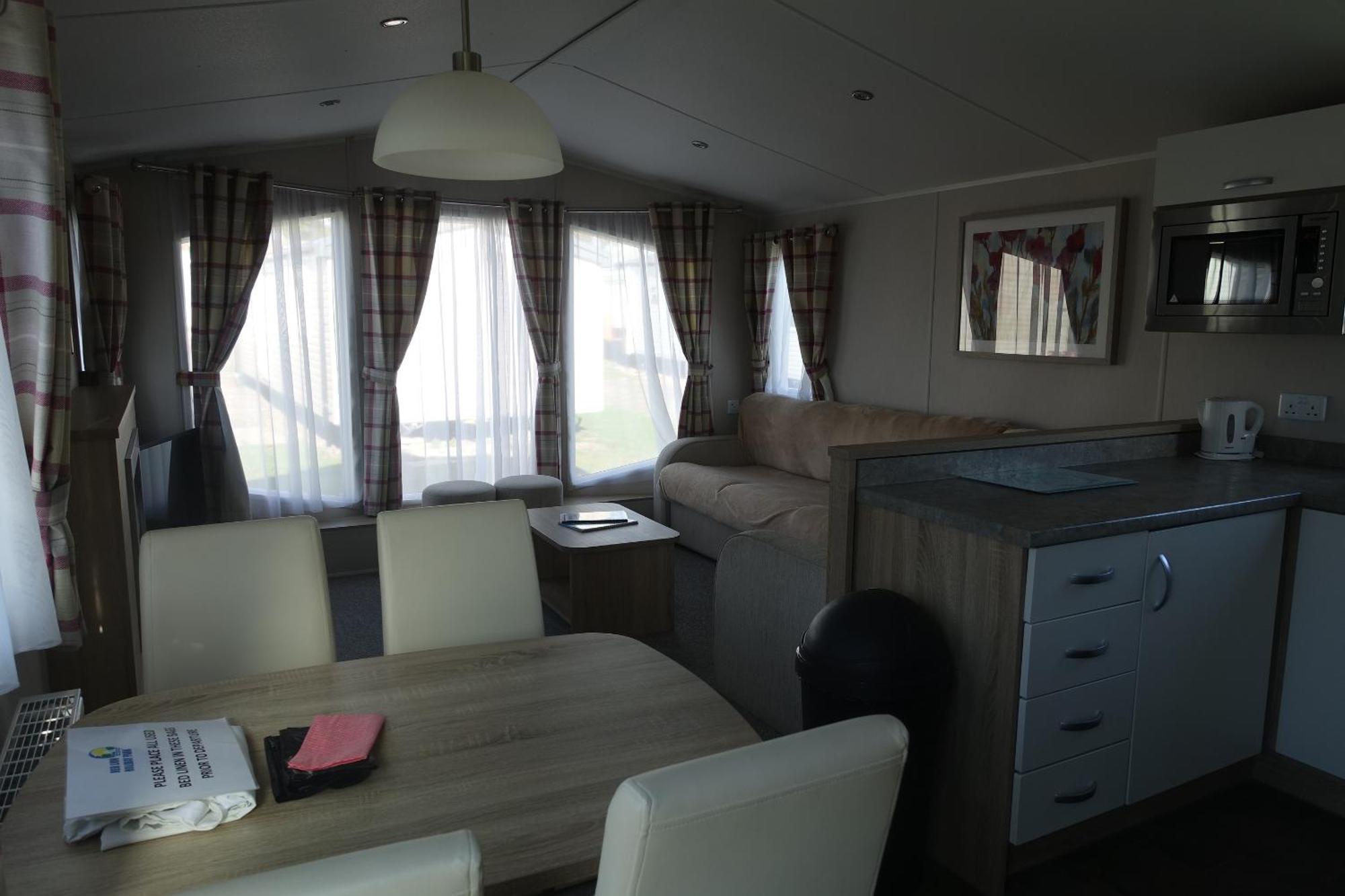 Red Lion Holiday Park 아브로스 외부 사진