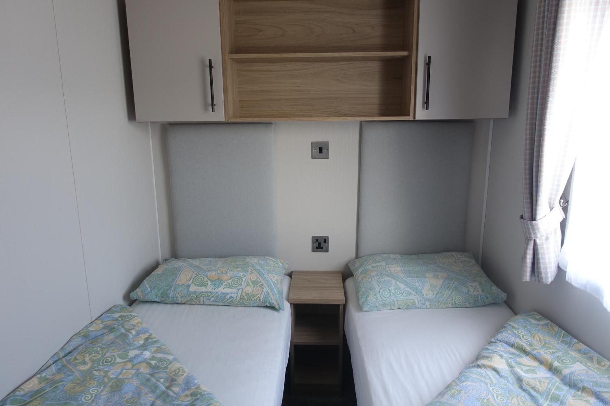 Red Lion Holiday Park 아브로스 외부 사진